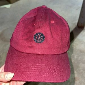 burgundy xxx uss 10 deep hat